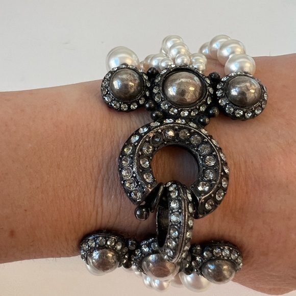 Lanvin Multi-Strand Glass Pearl Bracelet. Excellent Condition. - Picture 3 of 9